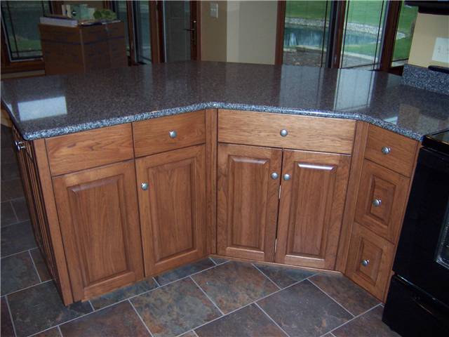 Cabinet style - full overlay / Door style - raised panel / Slab drawer fronts